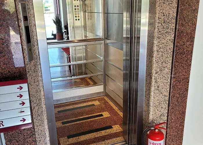 Hotel Carna Garden Side